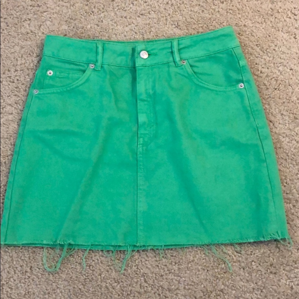 Neon green mini skirt, so cute for Halloween!!